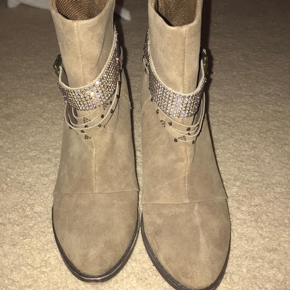 heeled booties